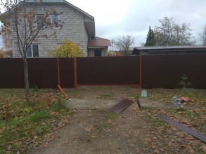 Забор из профнастила с воротами и калиткой 30 метров